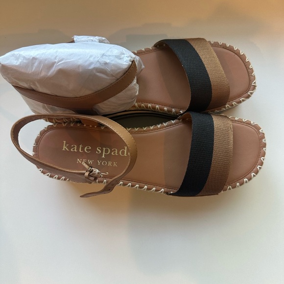 Brand new Kate Spade wedge-size 39.  NEVER WORN.  Comes in original box. - Picture 4 of 4